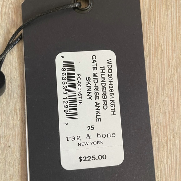 New with tags. Rag & Bone, Cate Mid-rise ankle skinny jeans. Size 25 - Picture 3 of 7